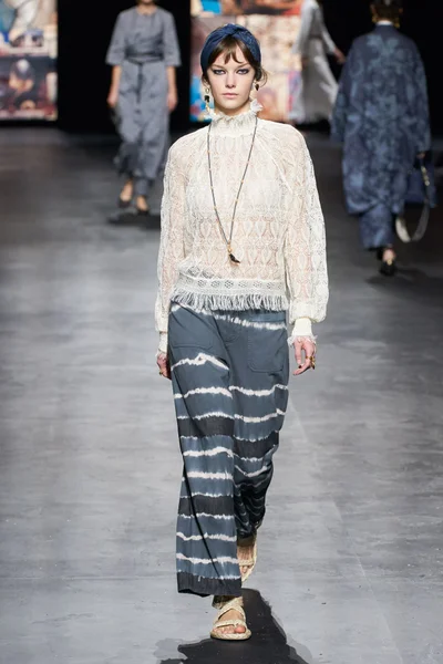 Look 40